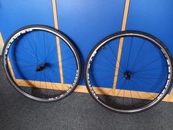 vypletená kola REMERX 28" (přední + zadní) - galuskové ráfky včetně galusek TUFA