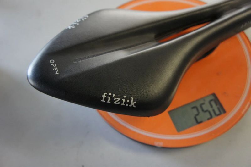 Fizik Arione R5 Open Large sedlo