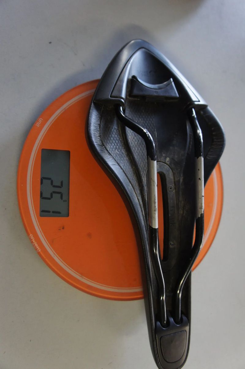 Fizik Arione R5 Open Large sedlo