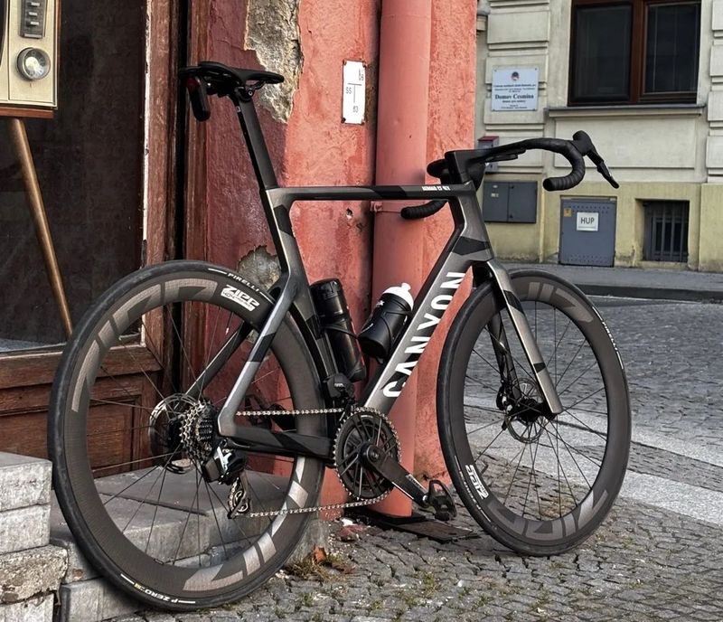 Karbonová kola Zipp 404 Firecrest, disc