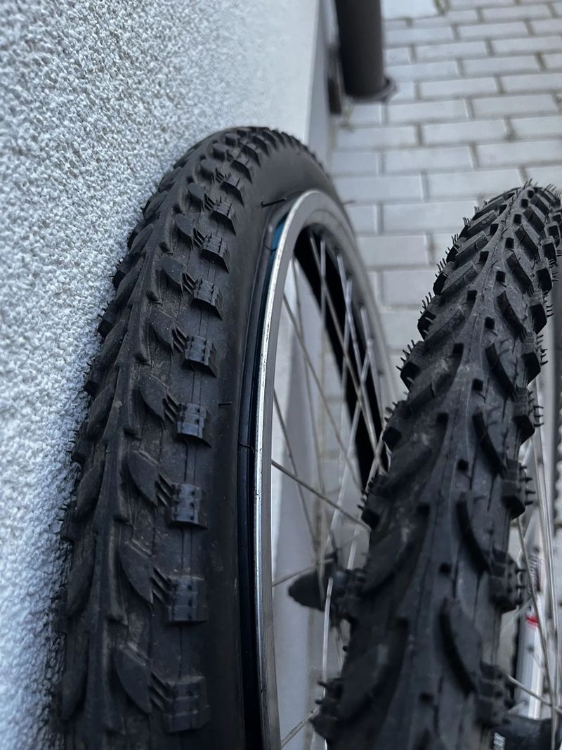 26” kola na v-brzdy