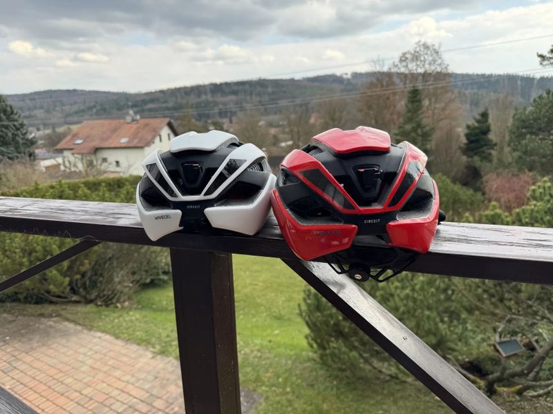 Přilby Bontrager Circuit Wavecell