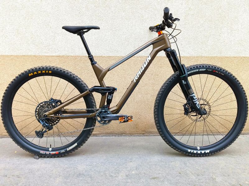 Radon SLIDE TRAIL 8.0 CF Carbon vel. M zdvihy 150/150 mm TOP STAV