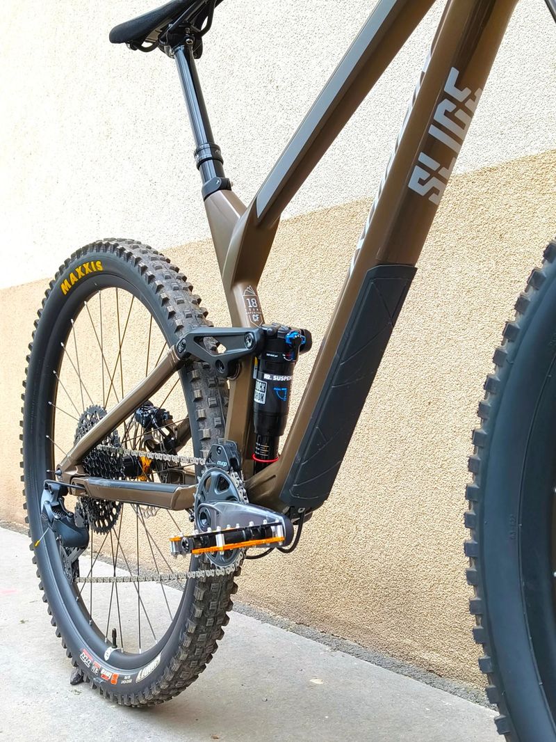 Radon SLIDE TRAIL 8.0 CF Carbon vel. M zdvihy 150/150 mm TOP STAV