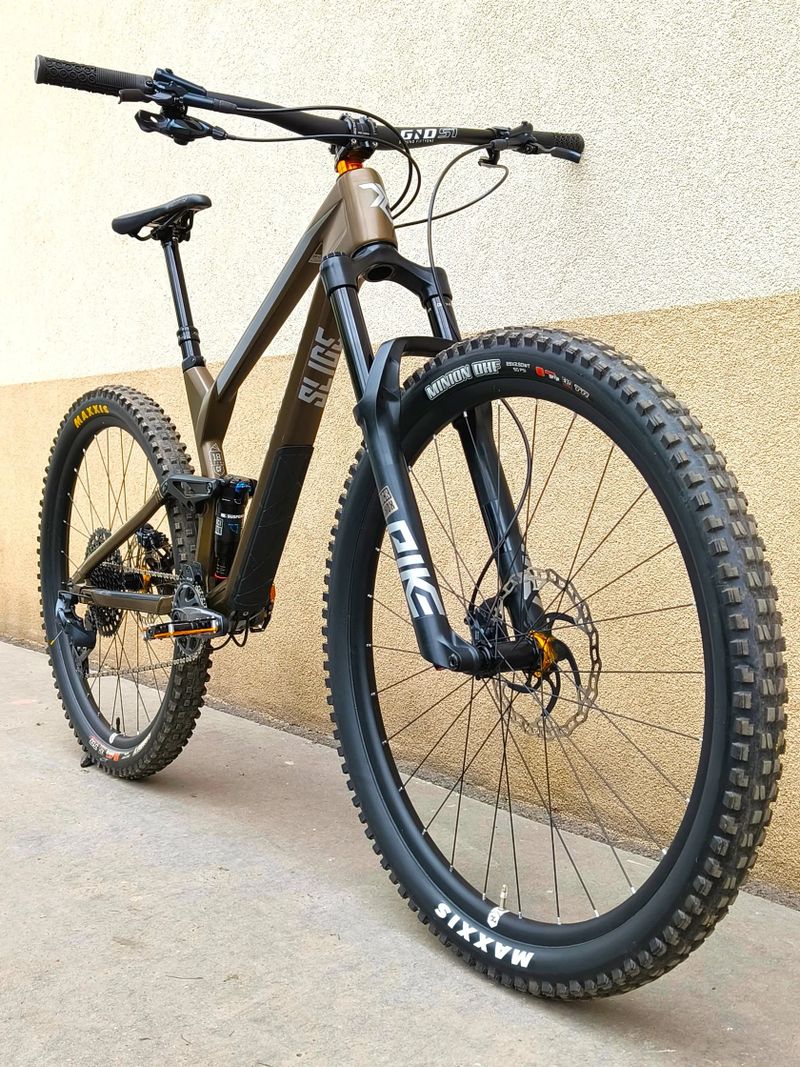Radon SLIDE TRAIL 8.0 CF Carbon vel. M zdvihy 150/150 mm TOP STAV