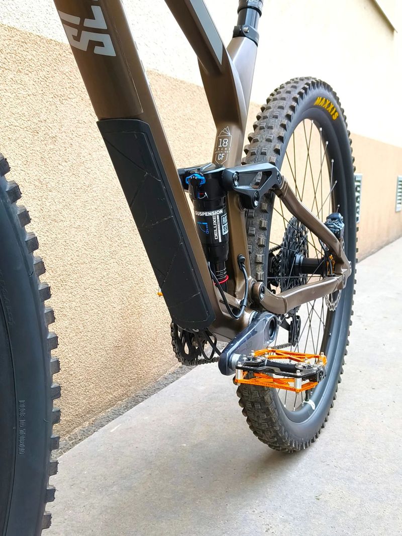 Radon SLIDE TRAIL 8.0 CF Carbon vel. M zdvihy 150/150 mm TOP STAV