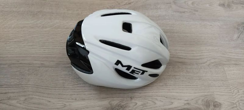 Cyklistická přilba MET 