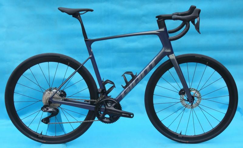GIANT Defy Advanced Pro 0 Di2 2025 – špičkové endurance silniční kolo - NOVÉ