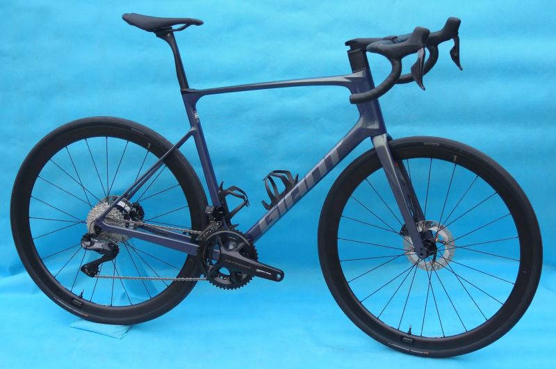 GIANT Defy Advanced Pro 0 Di2 2025 – špičkové endurance silniční kolo - NOVÉ