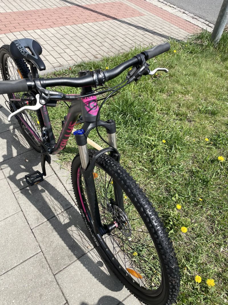 29" dámské horské kolo Kellys Desire 70 rám S 15"