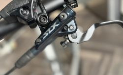 Brzdy Shimano SLX BR-M7100 a BR-M7110 PM+FM
