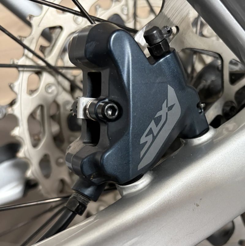 Brzdy Shimano SLX BR-M7100 a BR-M7110 PM+FM