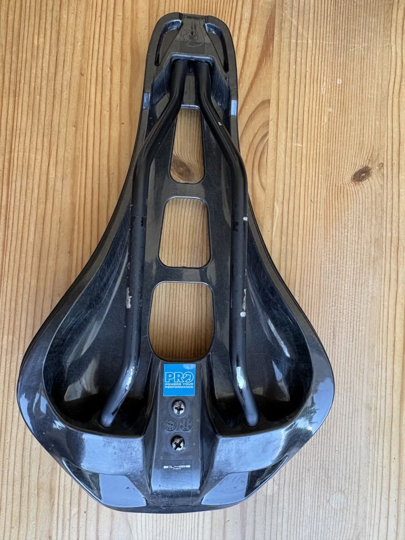 sedlo PRO Stealth 142mm 1st gen. 