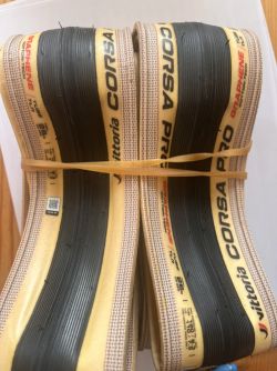 Vittoria Corsa Pro béžové 700x26c TLR 2kusy nové