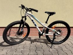 GT Stomper Ace 24 pearl white