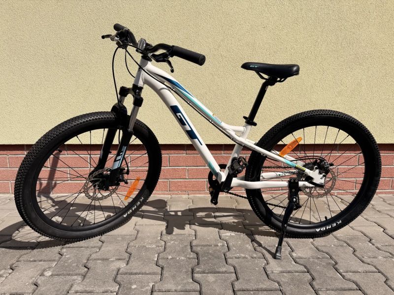 GT Stomper Ace 24 pearl white 8-12 let