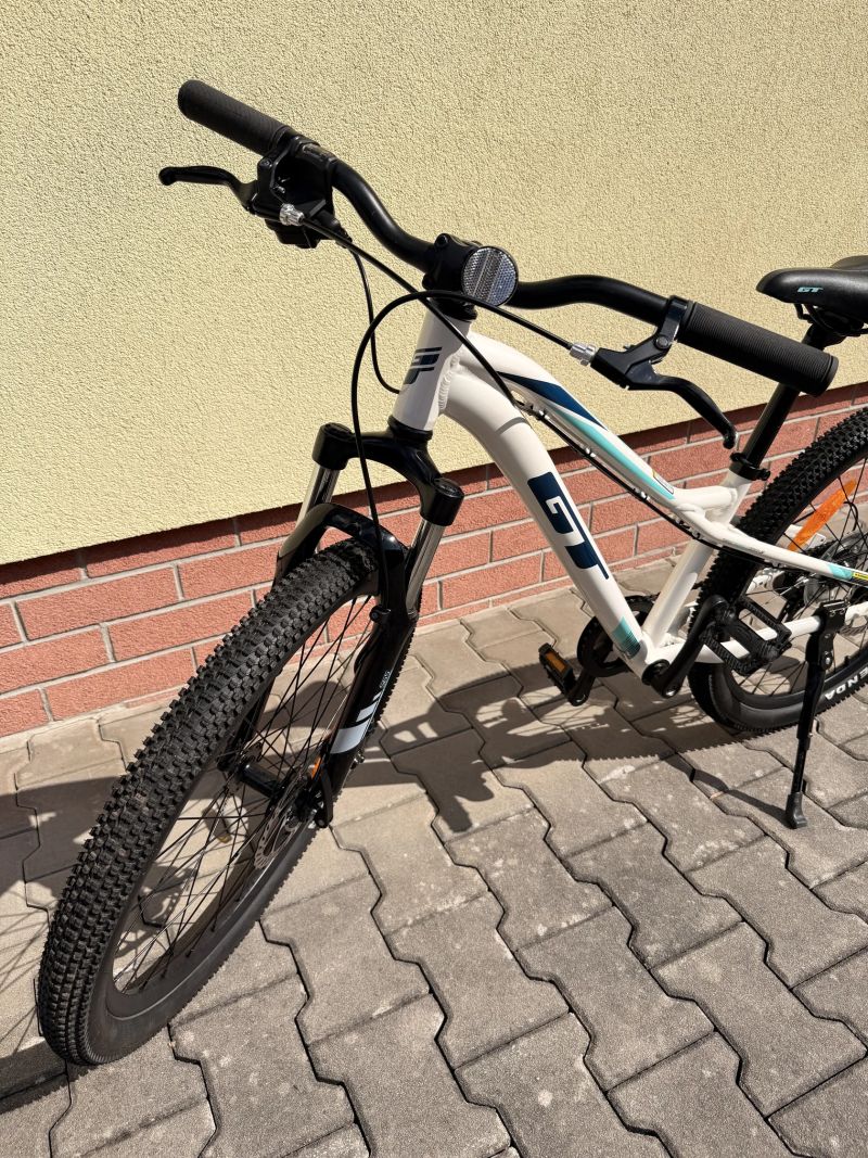 GT Stomper Ace 24 pearl white 8-12 let