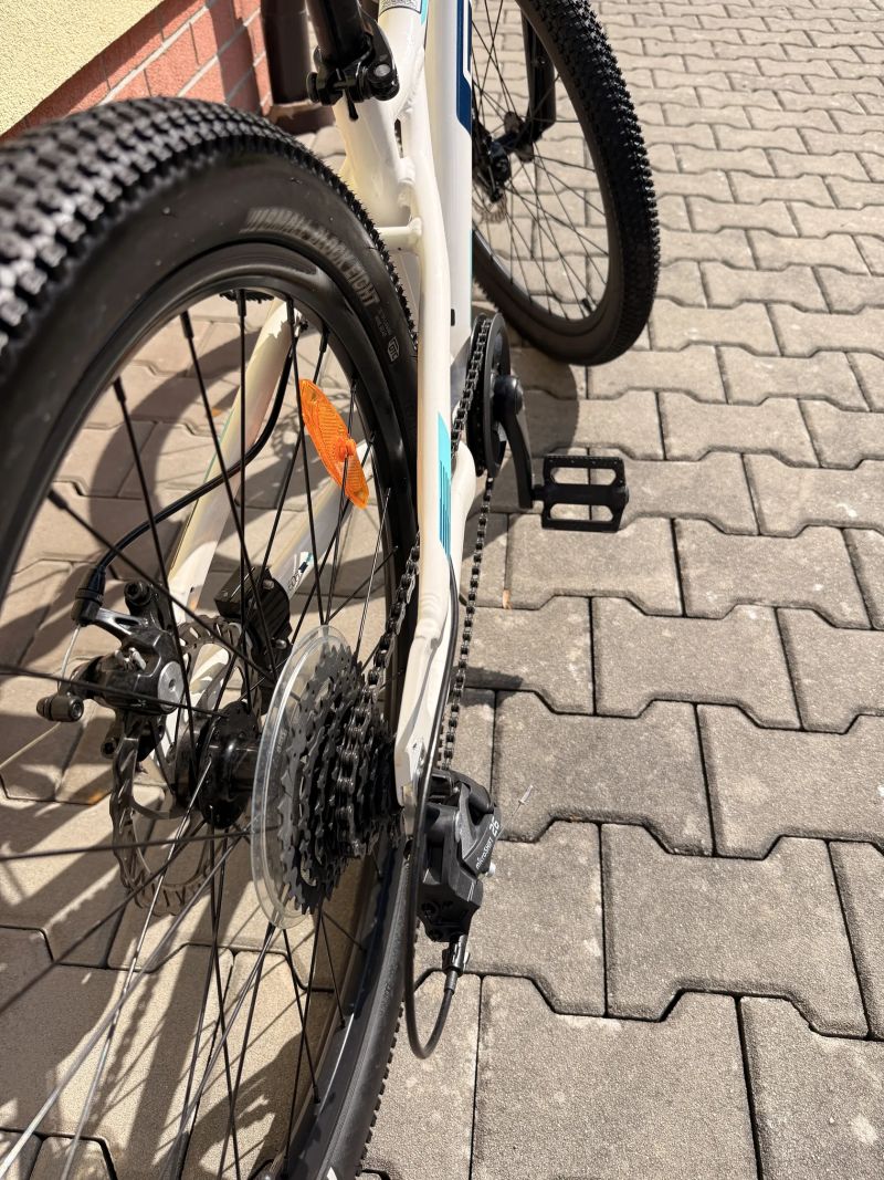 GT Stomper Ace 24 pearl white 8-12 let