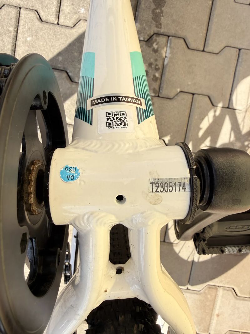 GT Stomper Ace 24 pearl white 8-12 let