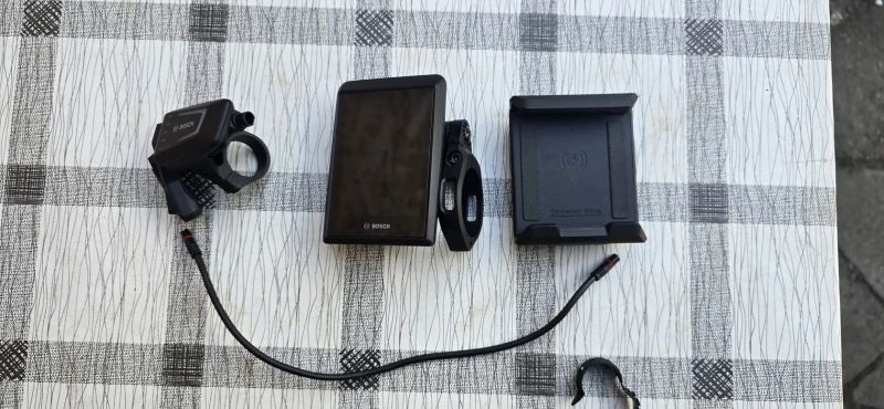 Bosch LED Remote (BRC3600 s objímkou) + Kiox 500 + Smartphone grip