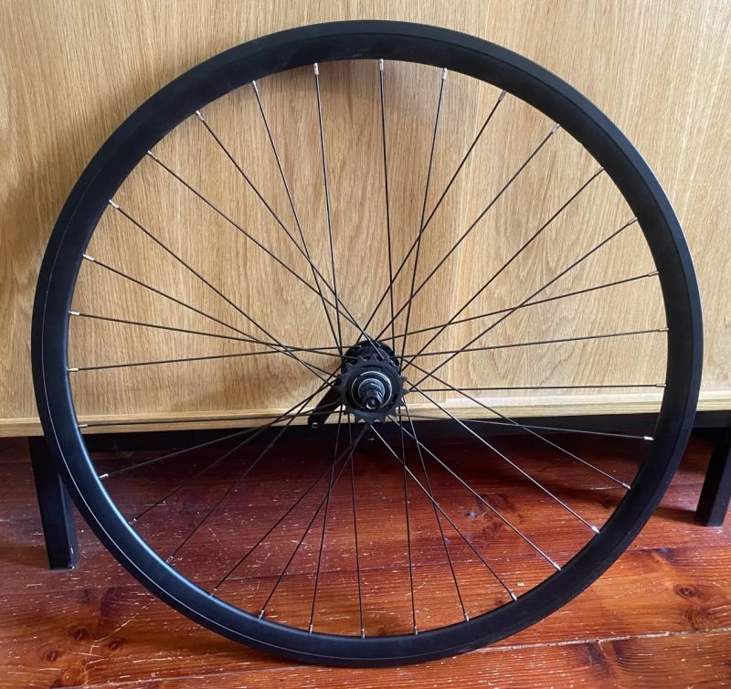 Zadní kolo Santafixie, 30mm ráfek, s brzdou typu coaster (torpédo)