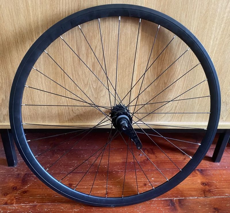 Zadní kolo Santafixie, 30mm ráfek, s brzdou typu coaster (torpédo)