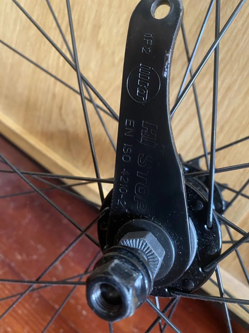 Zadní kolo Santafixie, 30mm ráfek, s brzdou typu coaster (torpédo)