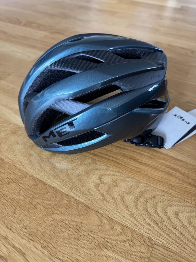 Cyklistická helma MET Trenta 3K Carbon