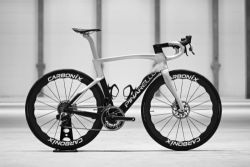 Pinarello Dogma F Plutonium Flash, Sram Red AXS Etap, Powermeter