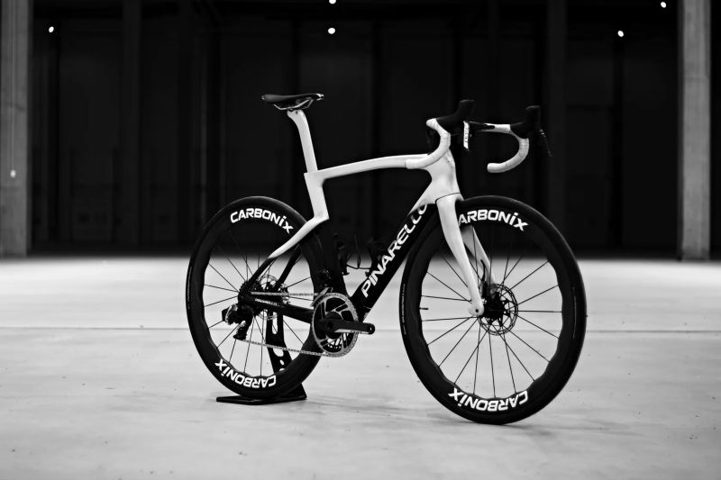 Pinarello Dogma F Plutonium Flash, Sram Red AXS Etap, Powermeter