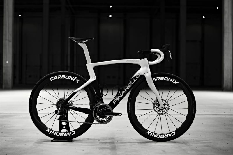 Pinarello Dogma F Plutonium Flash, Sram Red AXS Etap, Powermeter