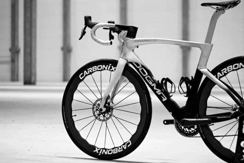 Pinarello Dogma F Plutonium Flash, Sram Red AXS Etap, Powermeter