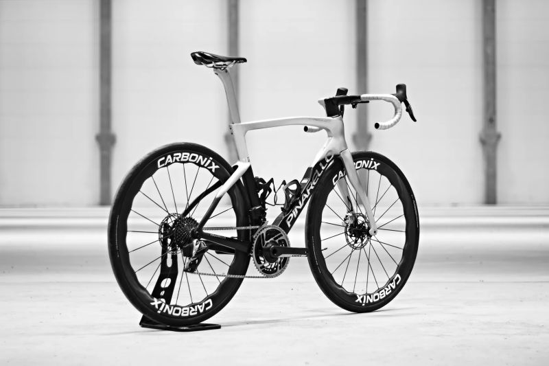 Pinarello Dogma F Plutonium Flash, Sram Red AXS Etap, Powermeter