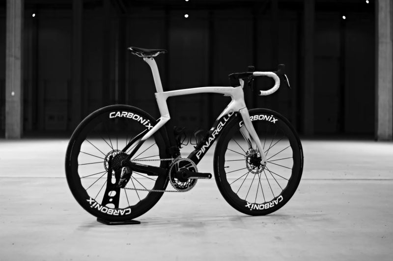 Pinarello Dogma F Plutonium Flash, Sram Red AXS Etap, Powermeter