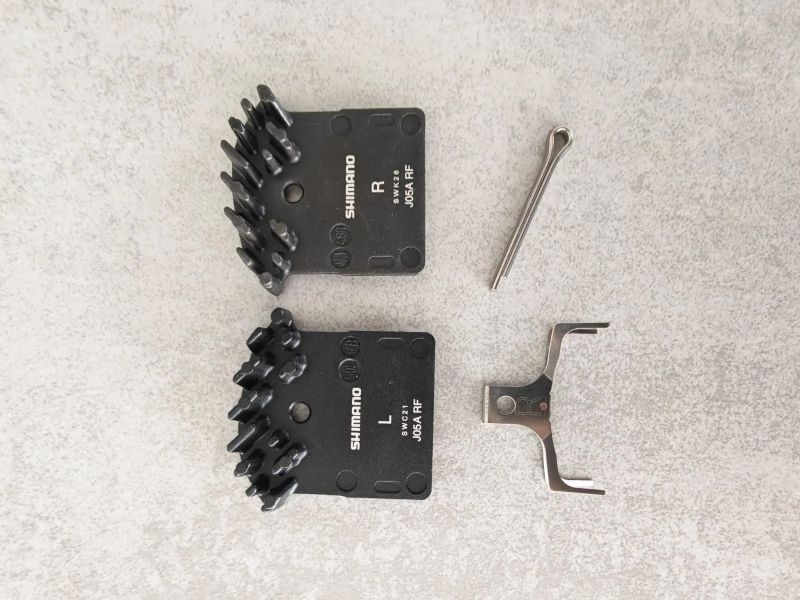 zcela nové brzdové destičky Shimano J05A-RF (s chladičem)