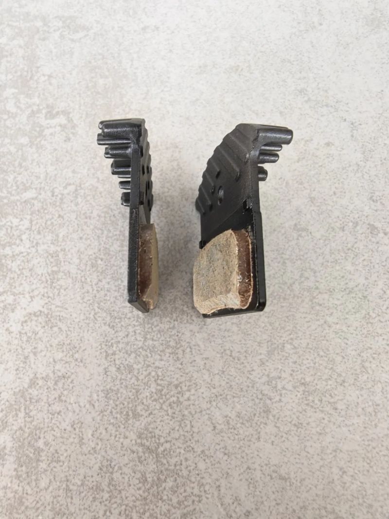 zcela nové brzdové destičky Shimano J05A-RF (s chladičem)