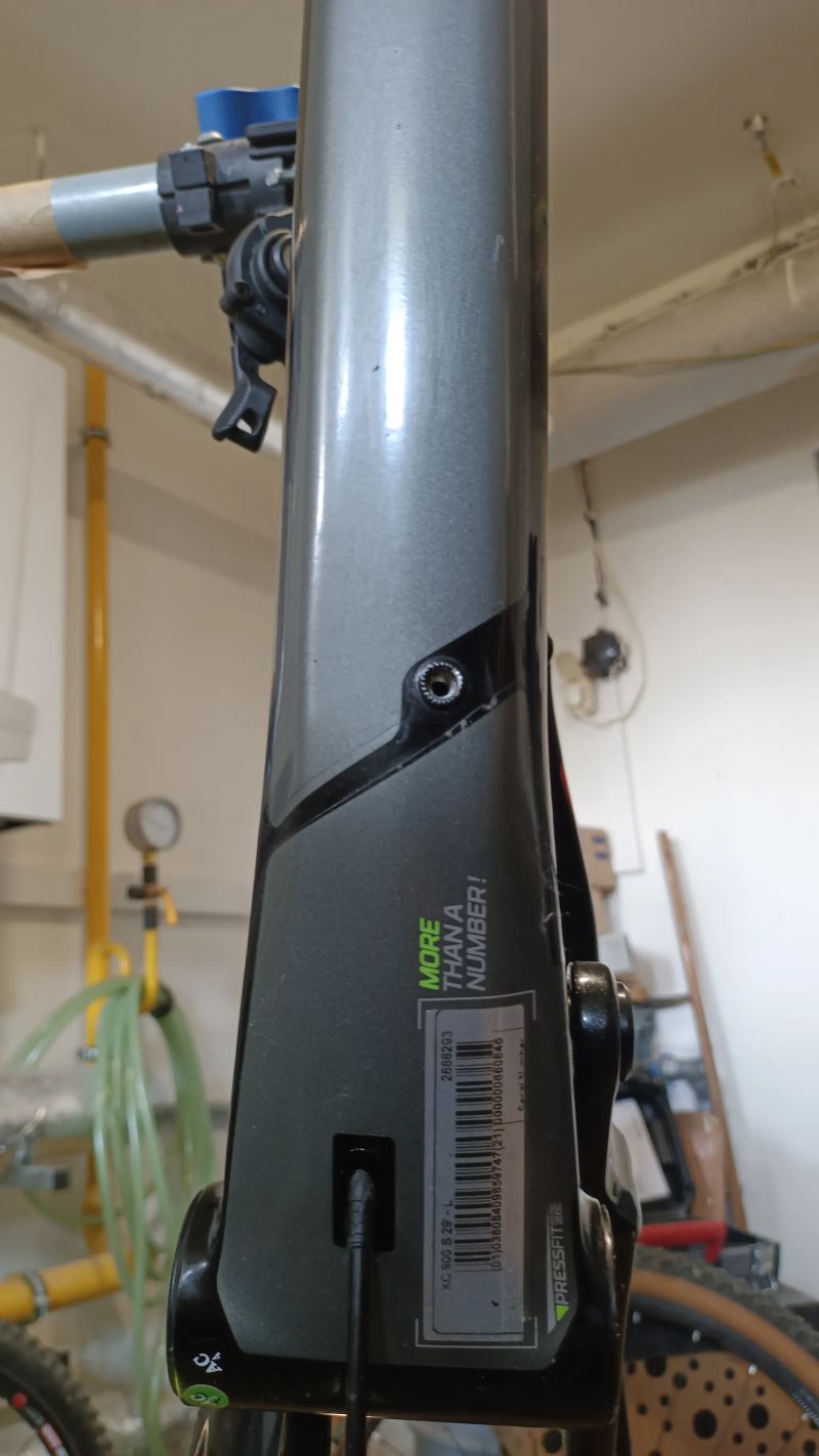 Prodám karbonový rám Rockrider CC900S