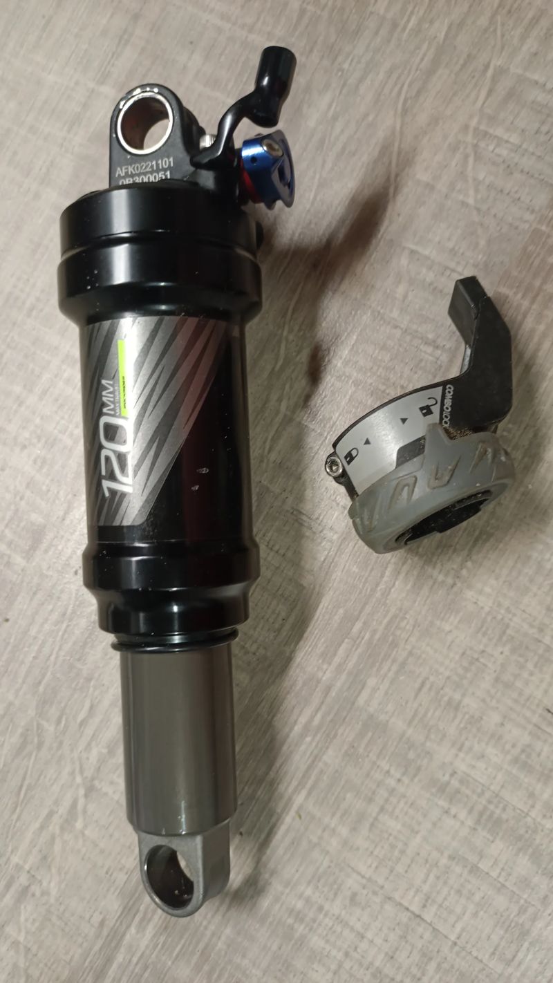 Prodám karbonový rám Rockrider CC900S