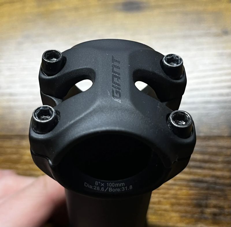 Představec Giant Contact 100 mm