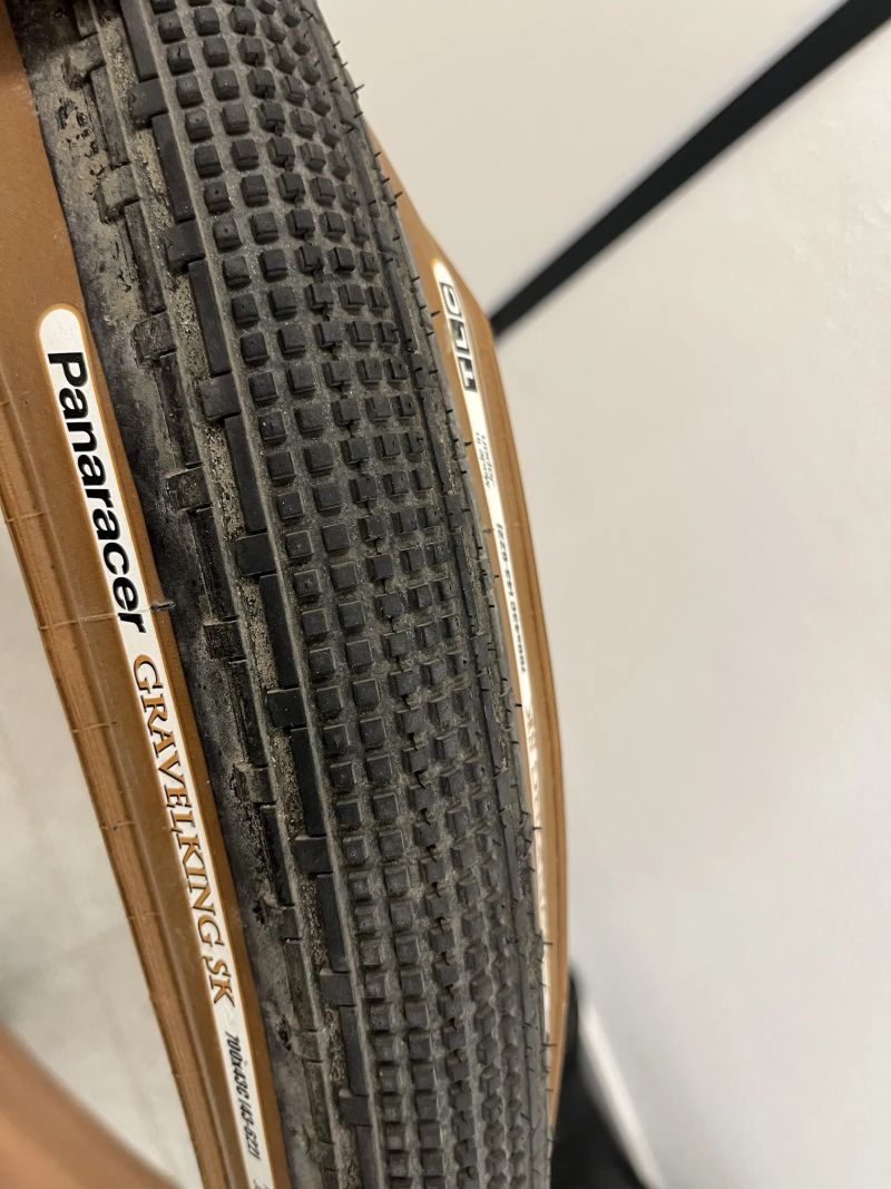 Panaracer gravelking SK 43mm a wtb riddler 37mm