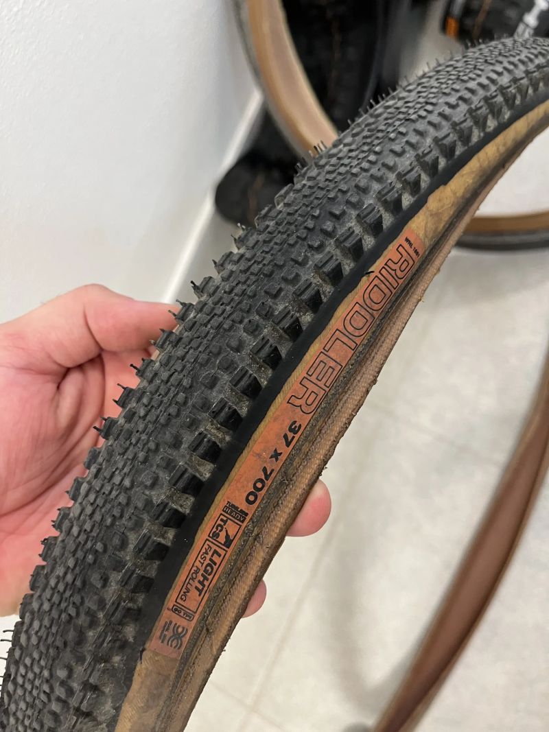 Panaracer gravelking SK 43mm a wtb riddler 37mm