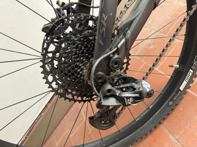 Specialized Turbo Levo velikost L černé 