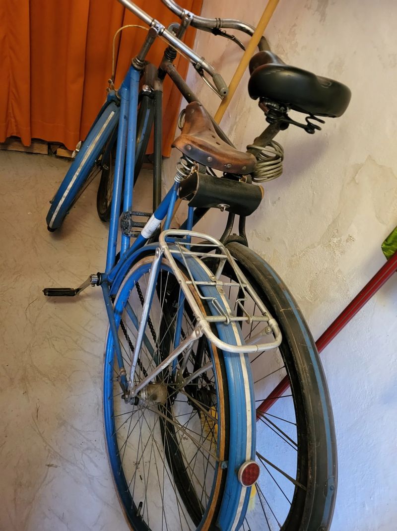 Dvě krásná retro jízdní kola v původním stavu