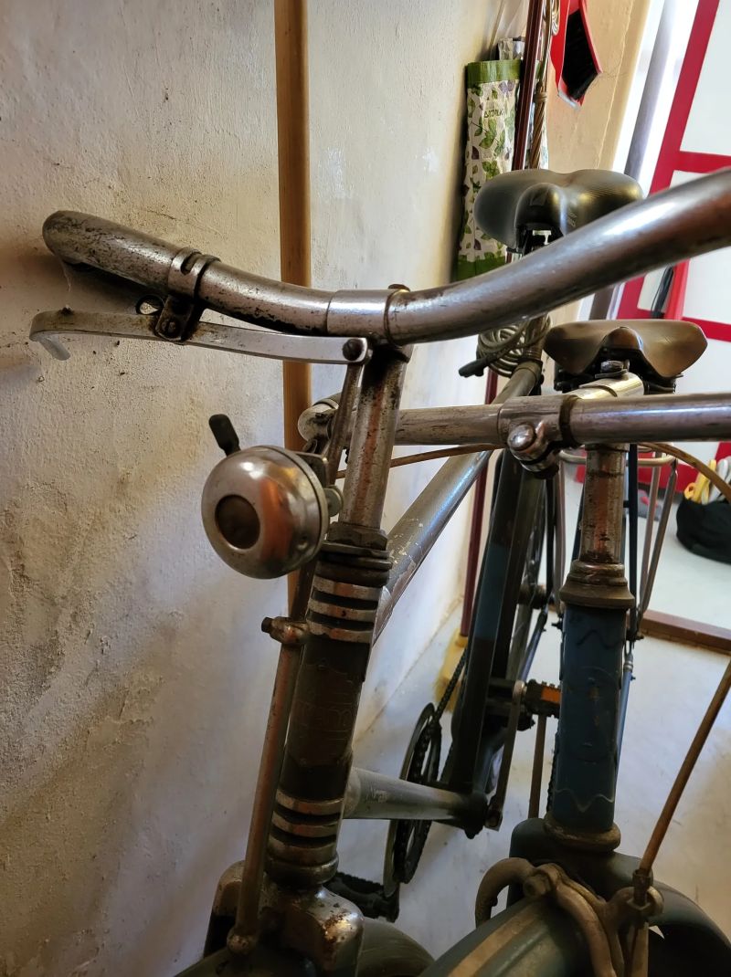 Dvě krásná retro jízdní kola v původním stavu