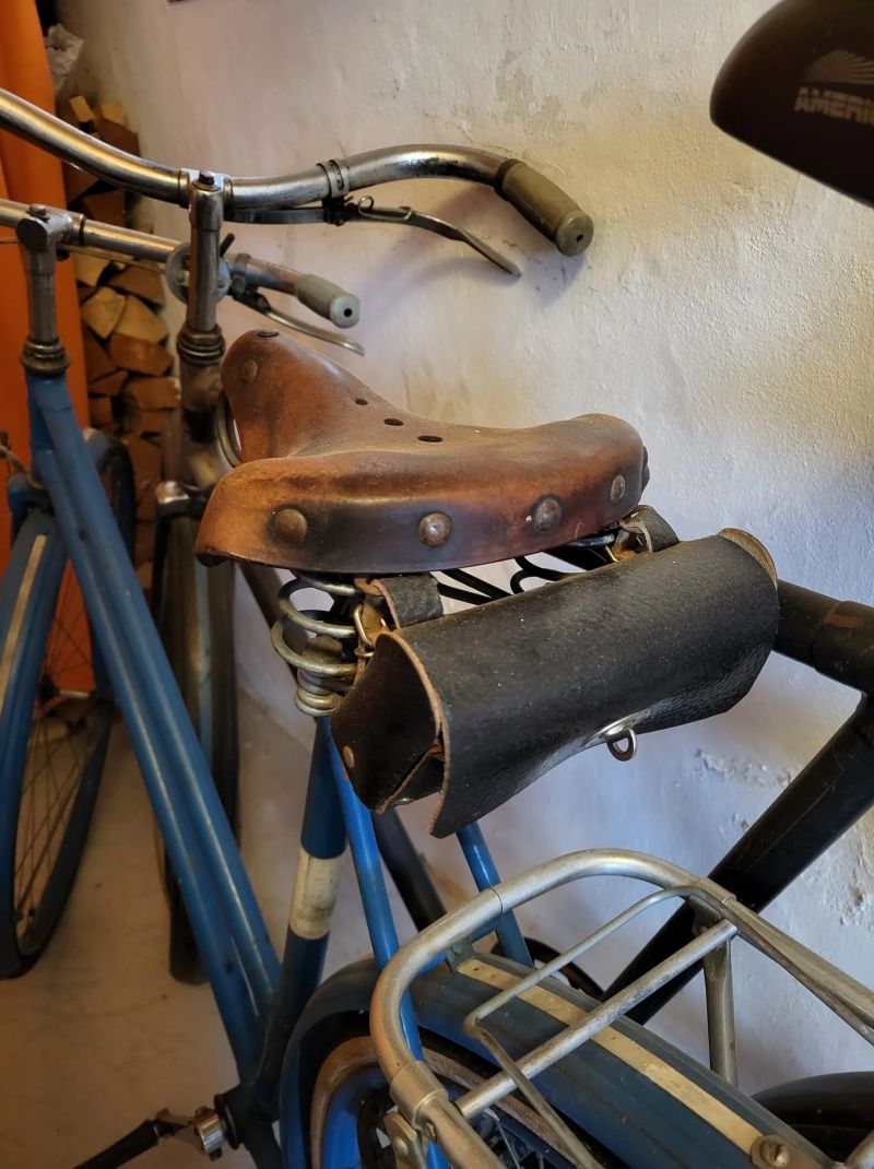 Dvě krásná retro jízdní kola v původním stavu