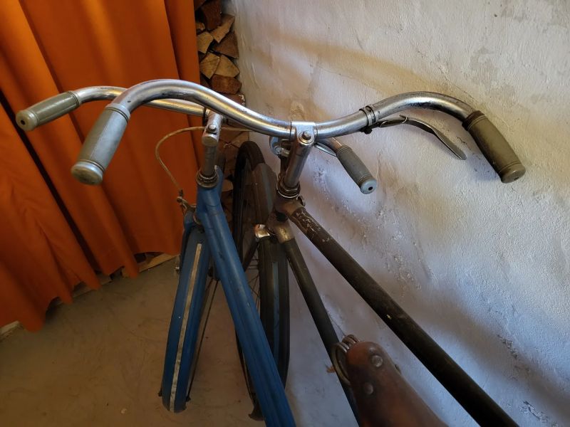 Dvě krásná retro jízdní kola v původním stavu