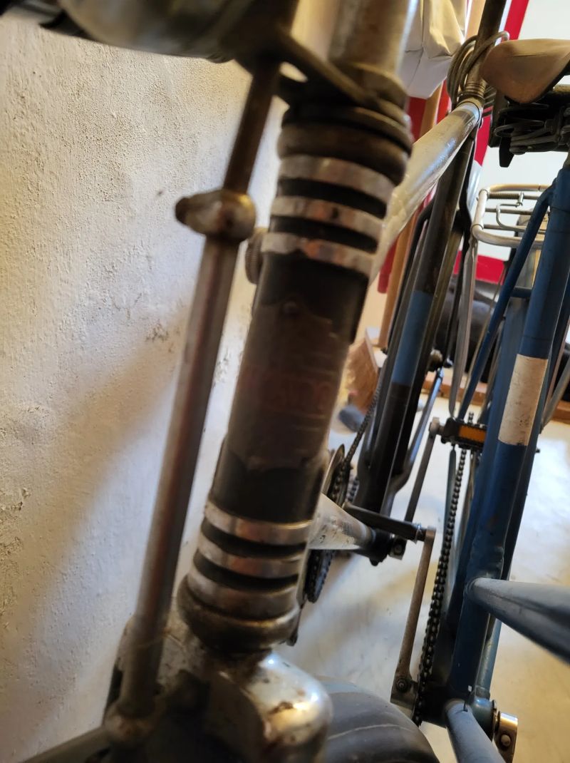 Dvě krásná retro jízdní kola v původním stavu