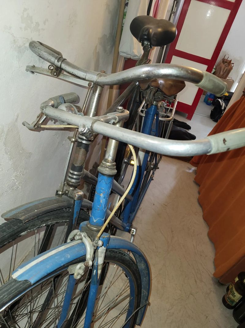 Dvě krásná retro jízdní kola v původním stavu