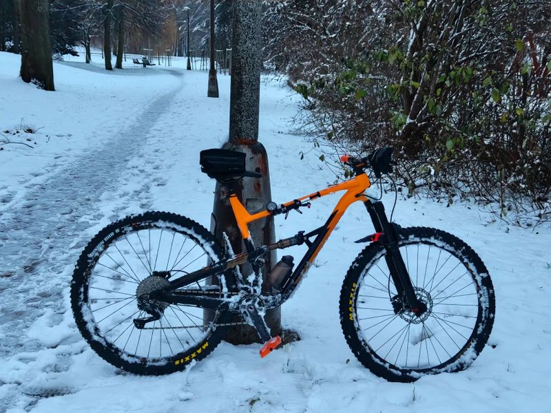 Polygon Siskiu D6 se 140/120mm fox float kashima, marzocchi z2, 4 píst. brzdy, top spec. maxxis