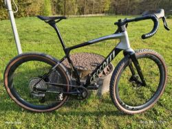 Karbonový gravel – elektronické řazení, karbon kola, 8,4 kg